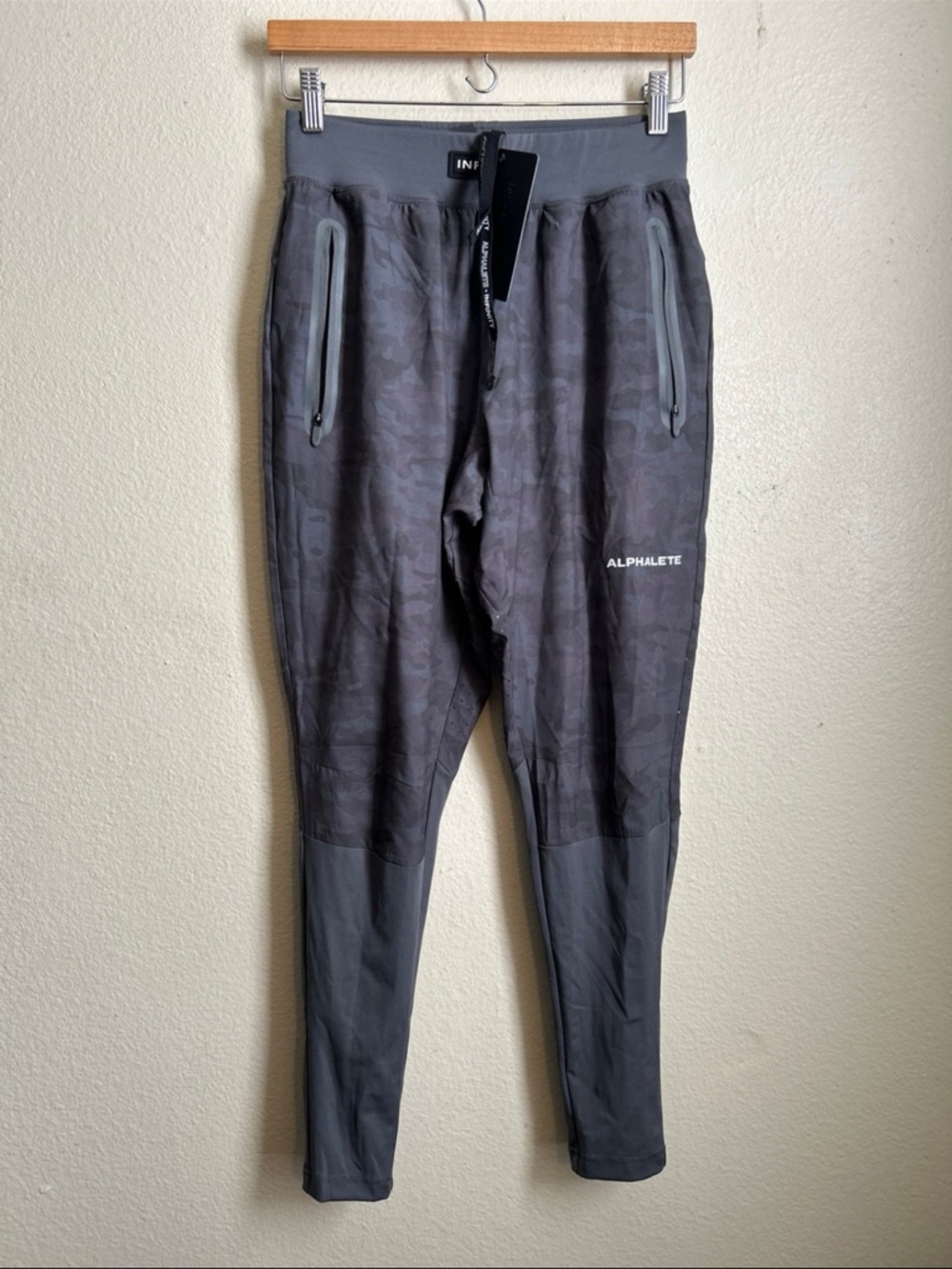 Alphalete Men’s Dark Gray Camo Joggers
